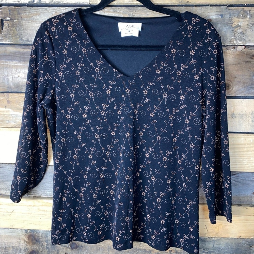 AGB Byer California blk Embroidered floral V-neck and 3/4 sleeve size M Vintage
